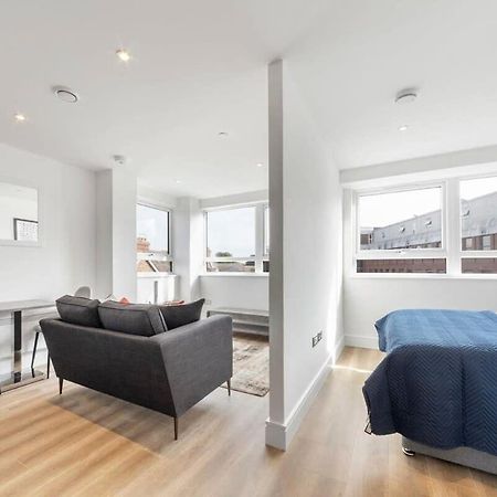 Bright Contemporary Studio In East Grinstead Εξωτερικό φωτογραφία