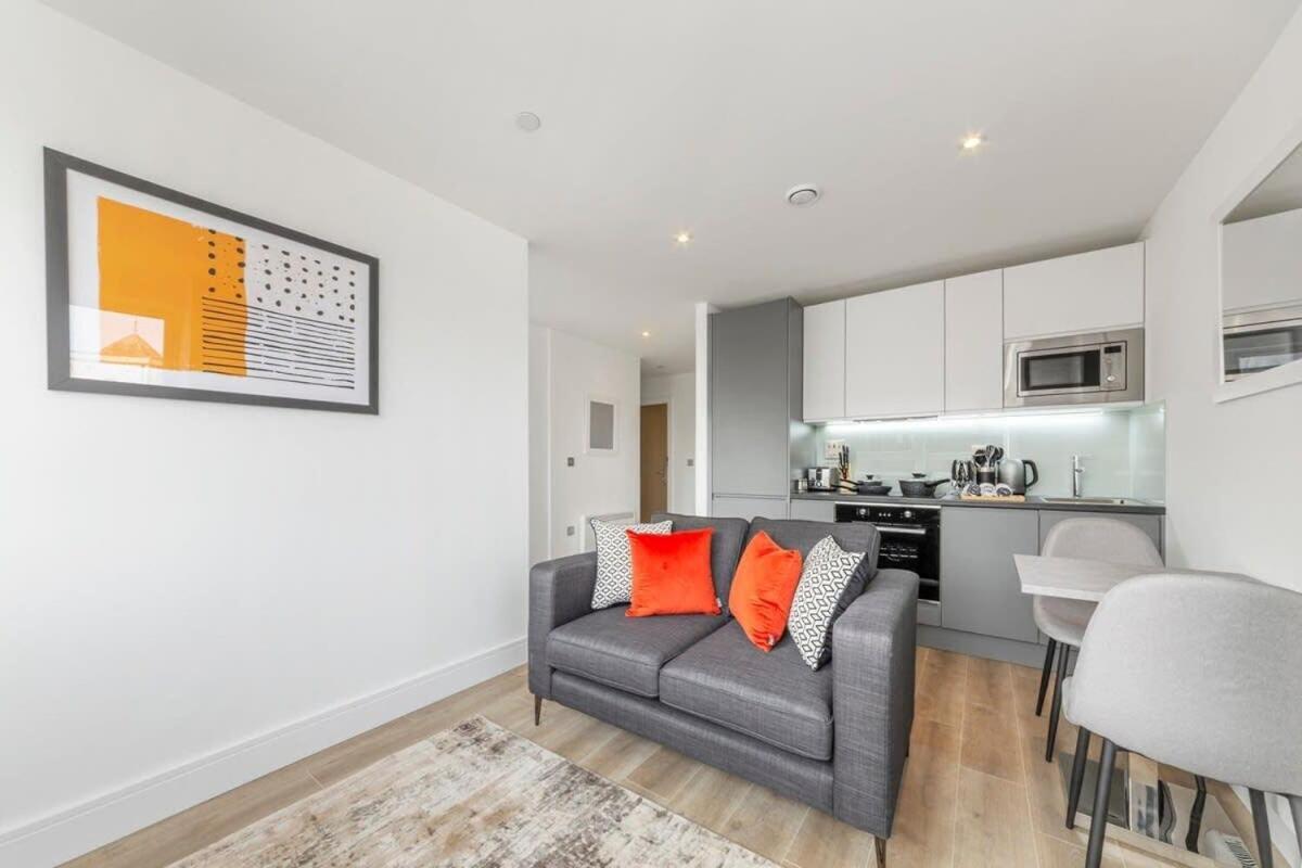 Bright Contemporary Studio In East Grinstead Εξωτερικό φωτογραφία