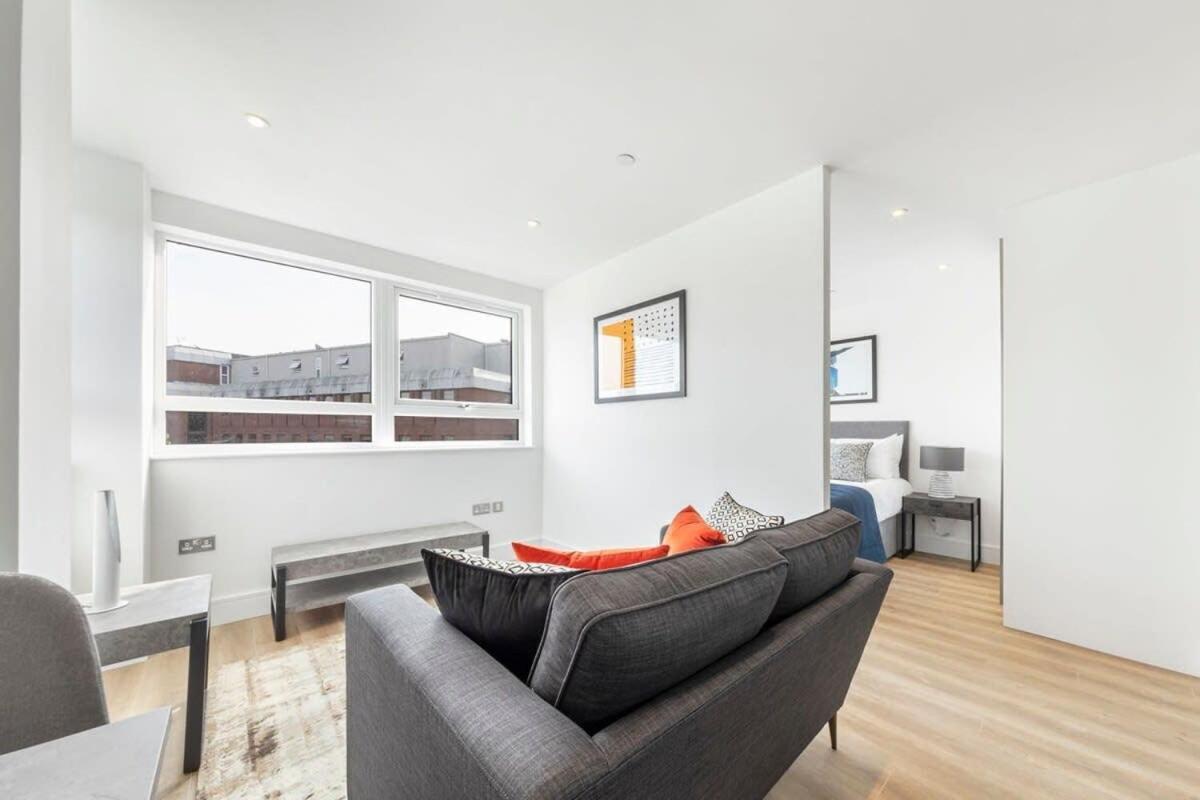 Bright Contemporary Studio In East Grinstead Εξωτερικό φωτογραφία