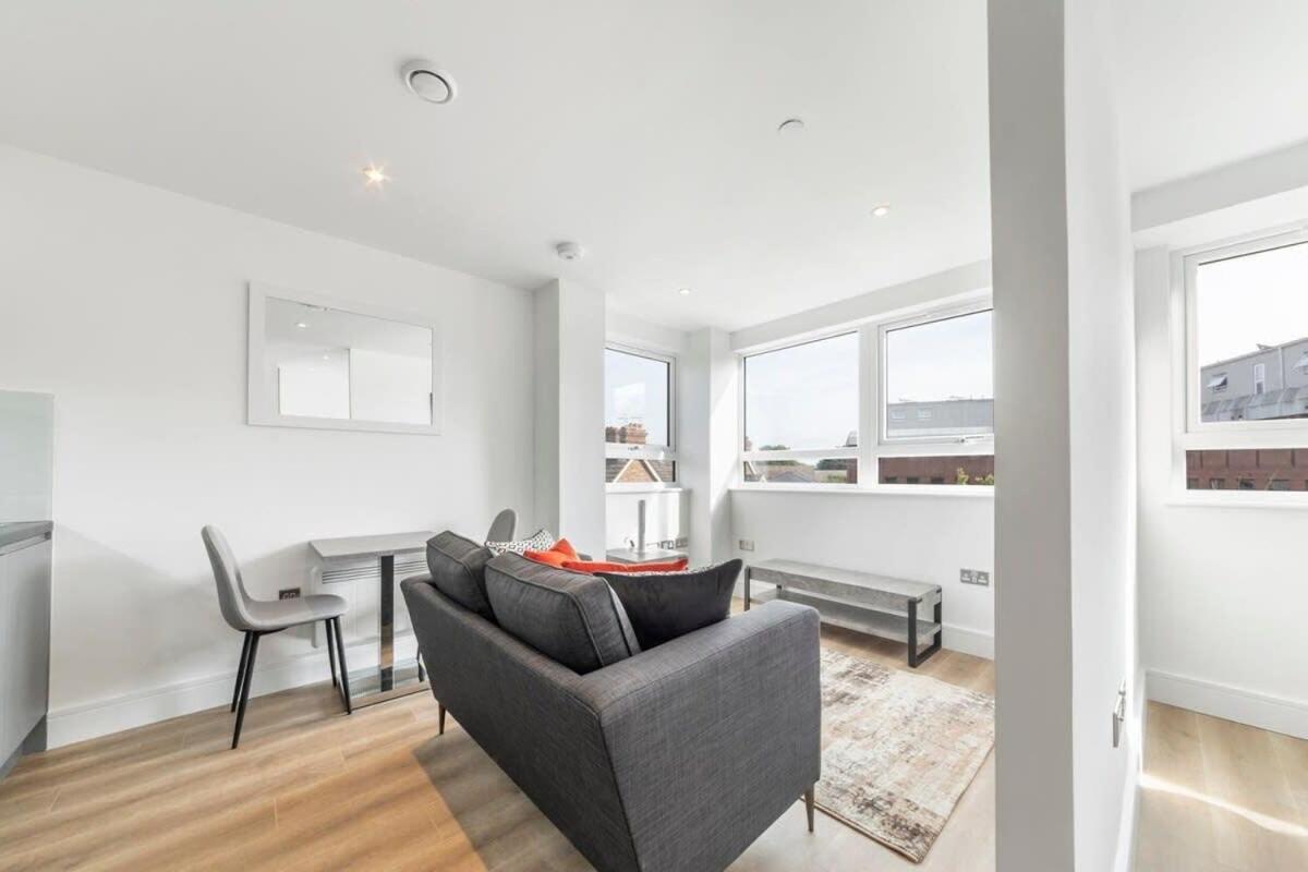 Bright Contemporary Studio In East Grinstead Εξωτερικό φωτογραφία