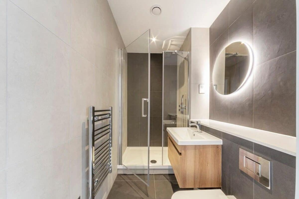Bright Contemporary Studio In East Grinstead Εξωτερικό φωτογραφία