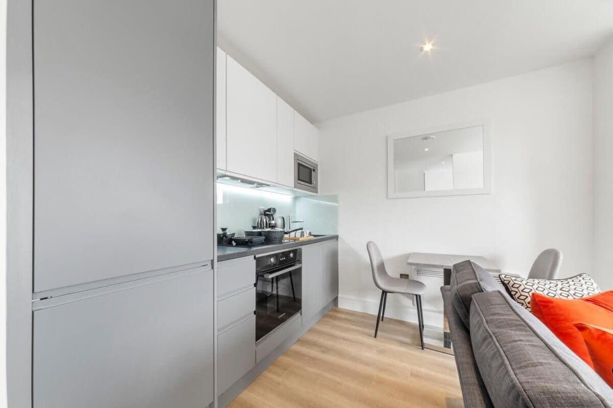 Bright Contemporary Studio In East Grinstead Εξωτερικό φωτογραφία