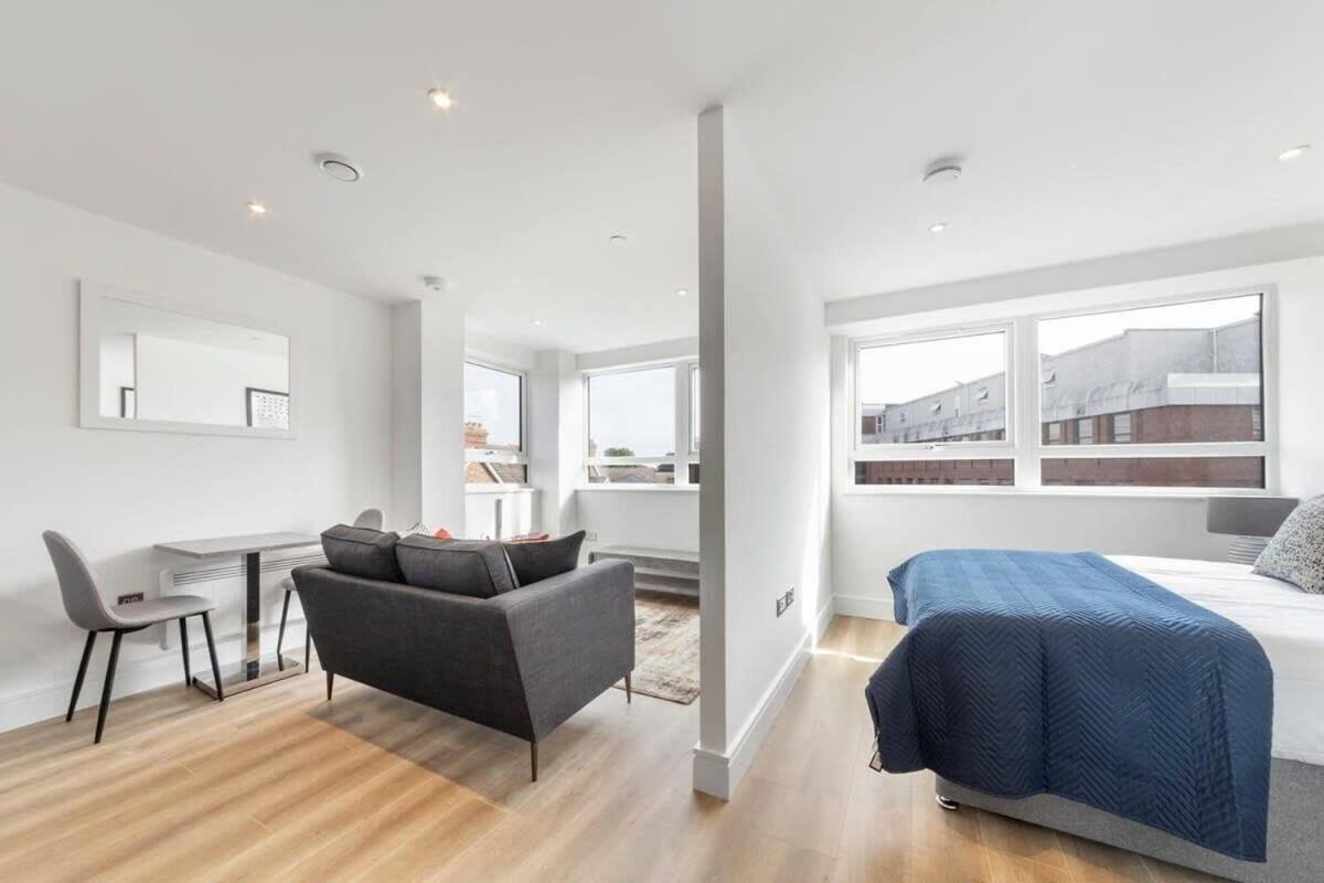 Bright Contemporary Studio In East Grinstead Εξωτερικό φωτογραφία